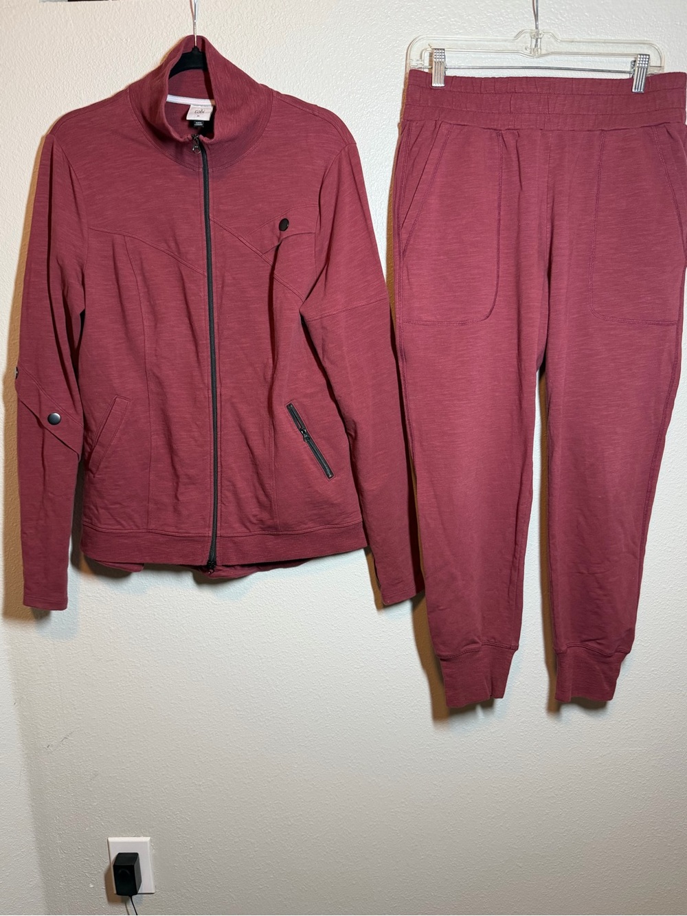 Cabi SET #4122 & 4133 Training Jacket  Jogger pants burgundy size MEDIUM
